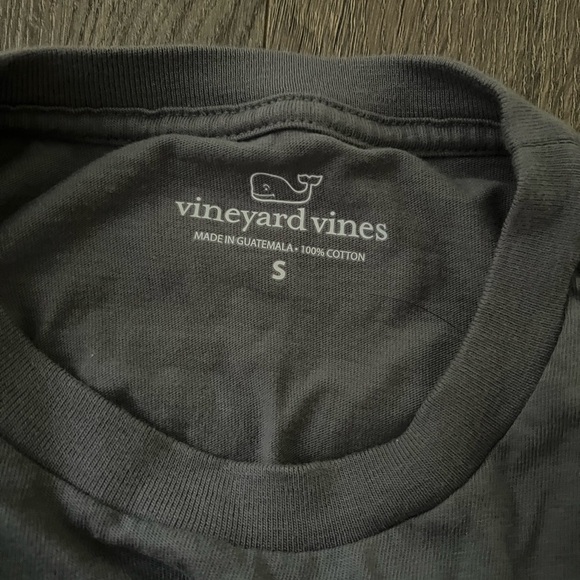 Vineyard Vines Long Sleeve Whale Football Graphic tee EUC Small men’s women’s - Picture 4 of 5